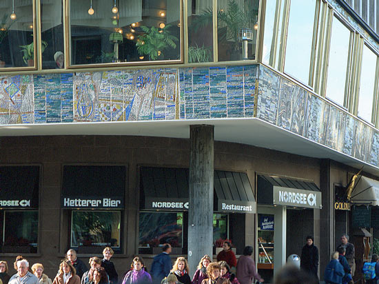 Fries am Leopoldplatz,Glasmosaik von Blasius Sprenger