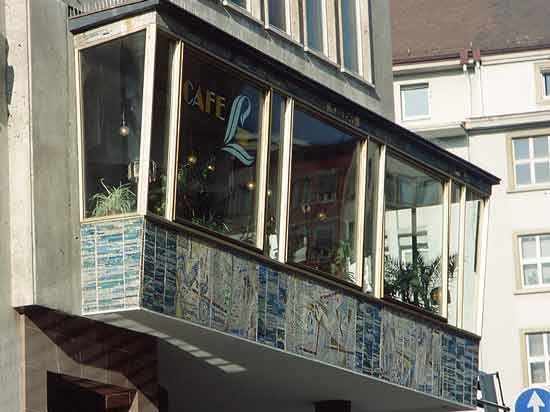 Fries am Leopoldplatz, Glasmosaik von Blasius Sprenger